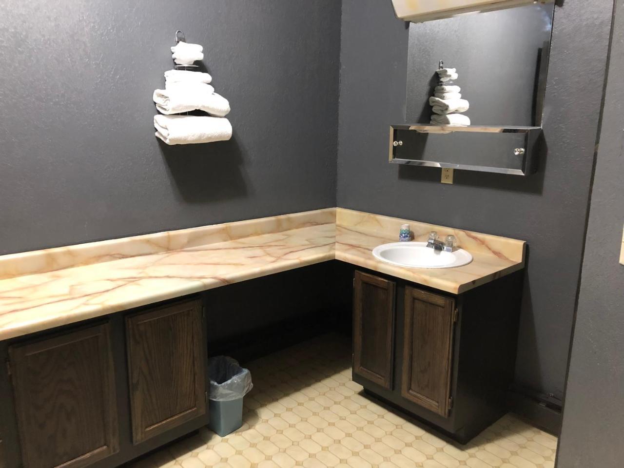 The Golden Bear Motel トック エクステリア 写真